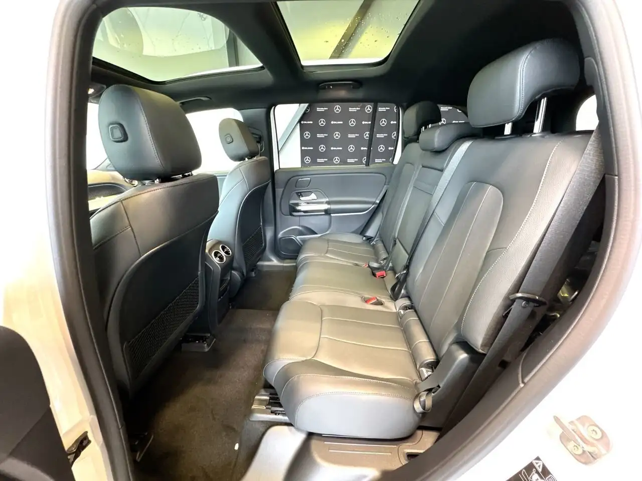 Mercedes-Benz EQB снимка Mercedes-Benz EQB