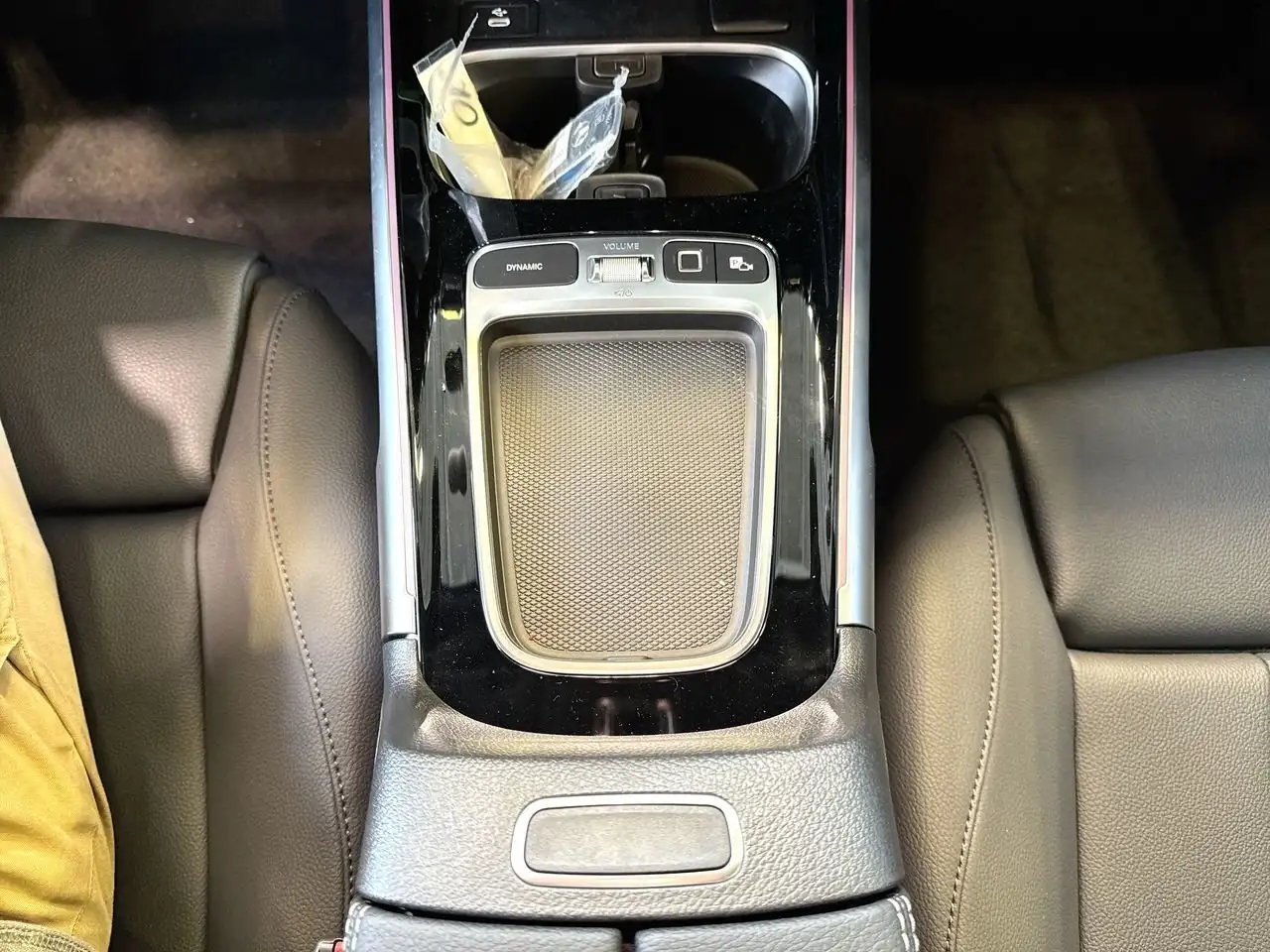 Mercedes-Benz EQB снимка Mercedes-Benz EQB