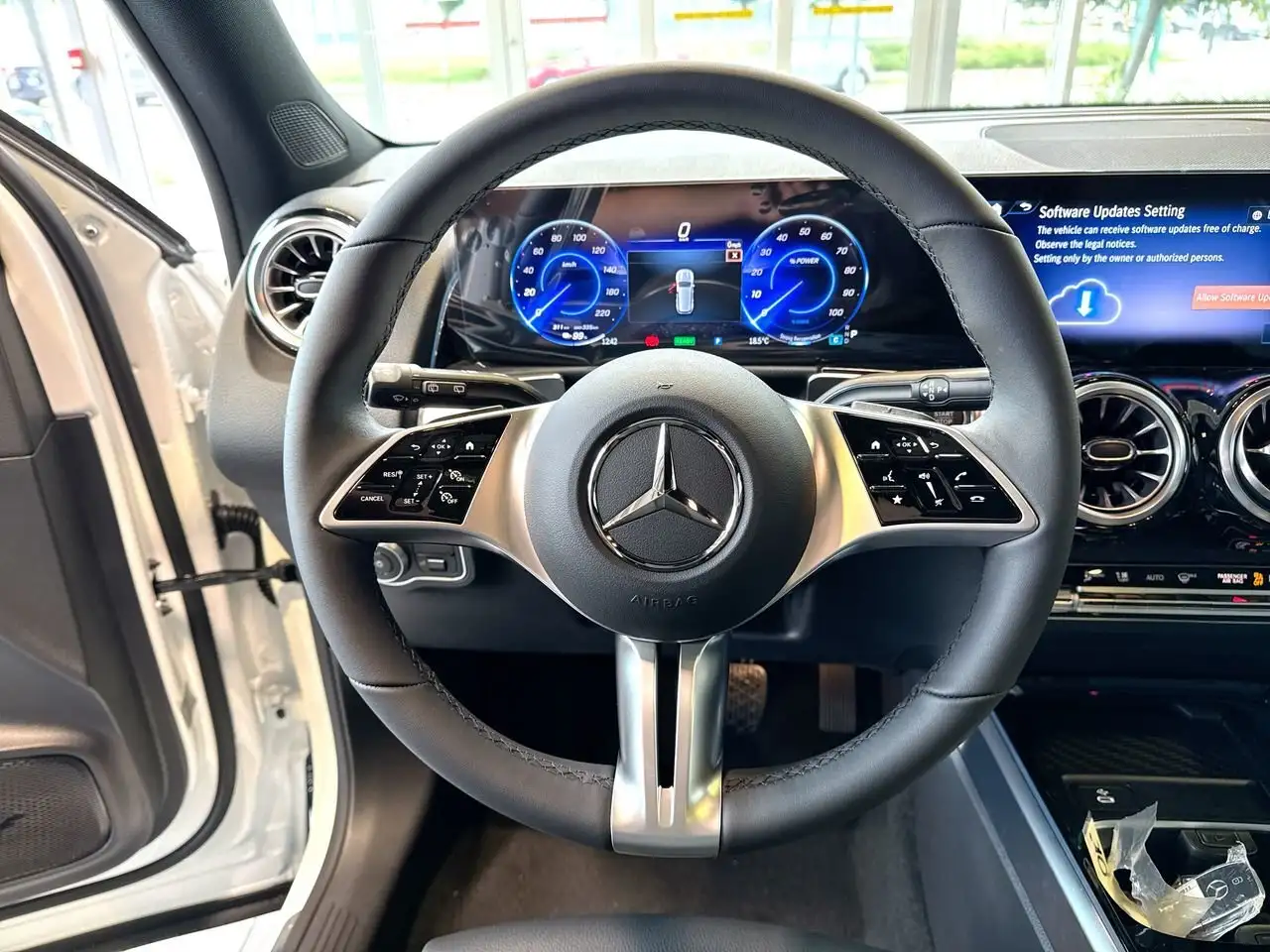 Mercedes-Benz EQB снимка Mercedes-Benz EQB