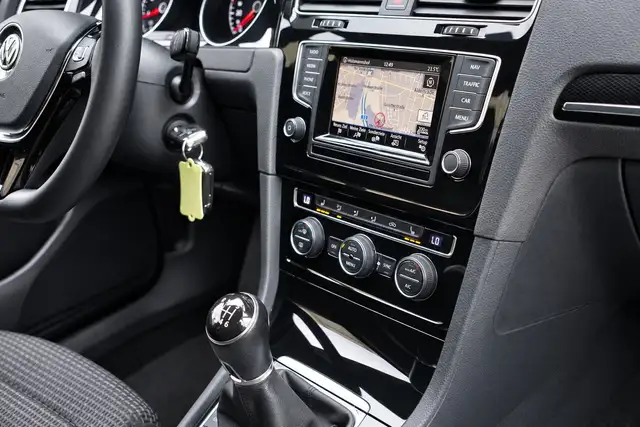 Volkswagen Golf view 6