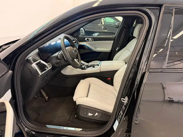 BMW X6 view 13