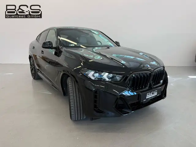 BMW X6 view 4