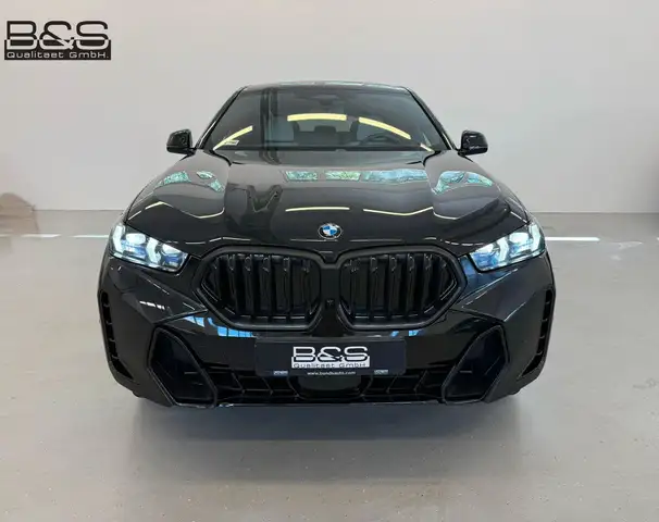 BMW X6 view 3