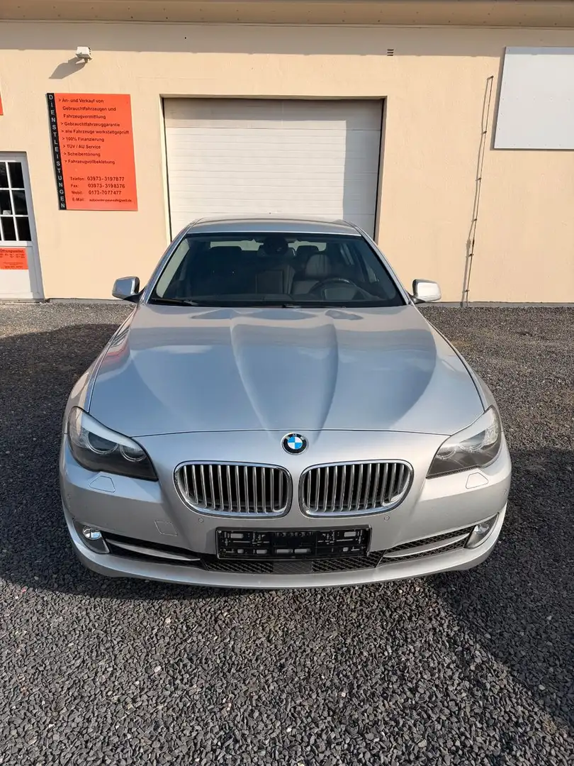 BMW 550 i Silber - 2