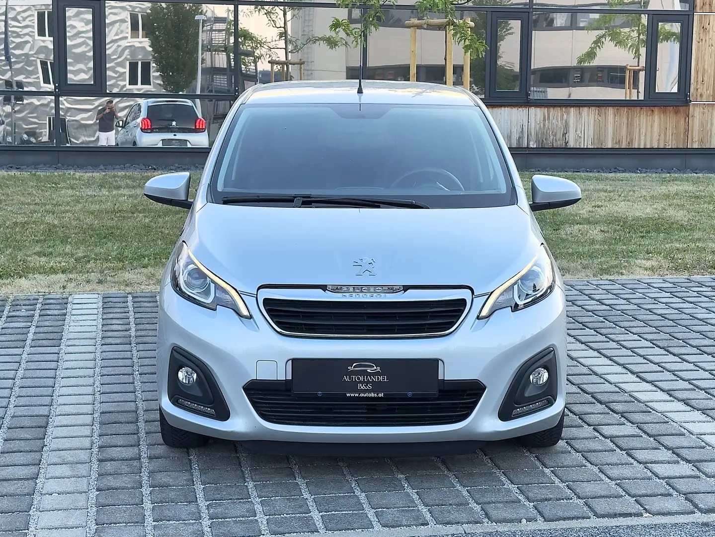 Peugeot 108 108 1,0 VTi 72 Active *NUR 44.000KM* Silber - 2