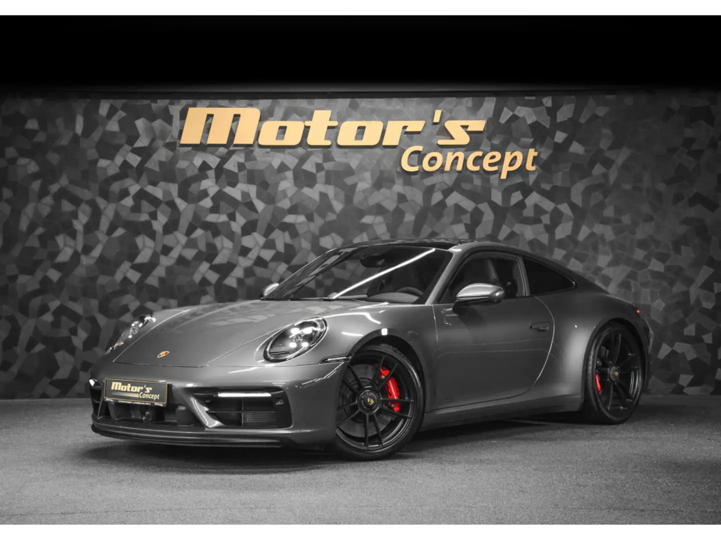 Porsche 992 Carrera 4 GTS Coupé PDK Grau - 1