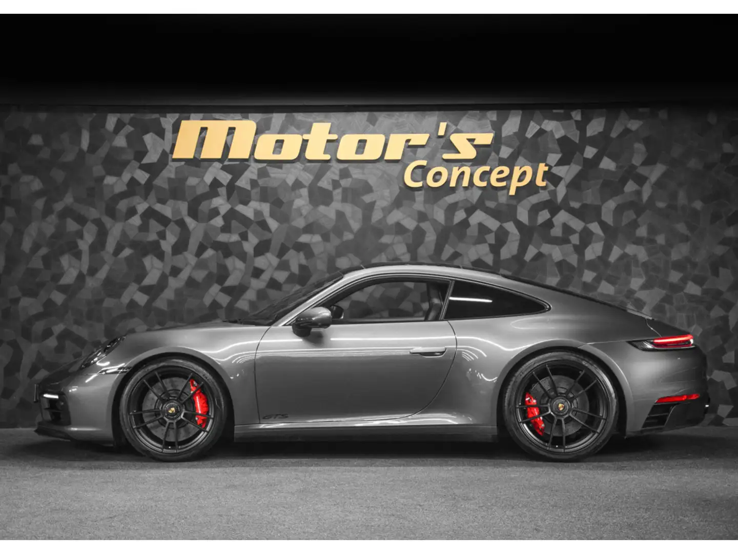 Porsche 992 Carrera 4 GTS Coupé PDK Grau - 2