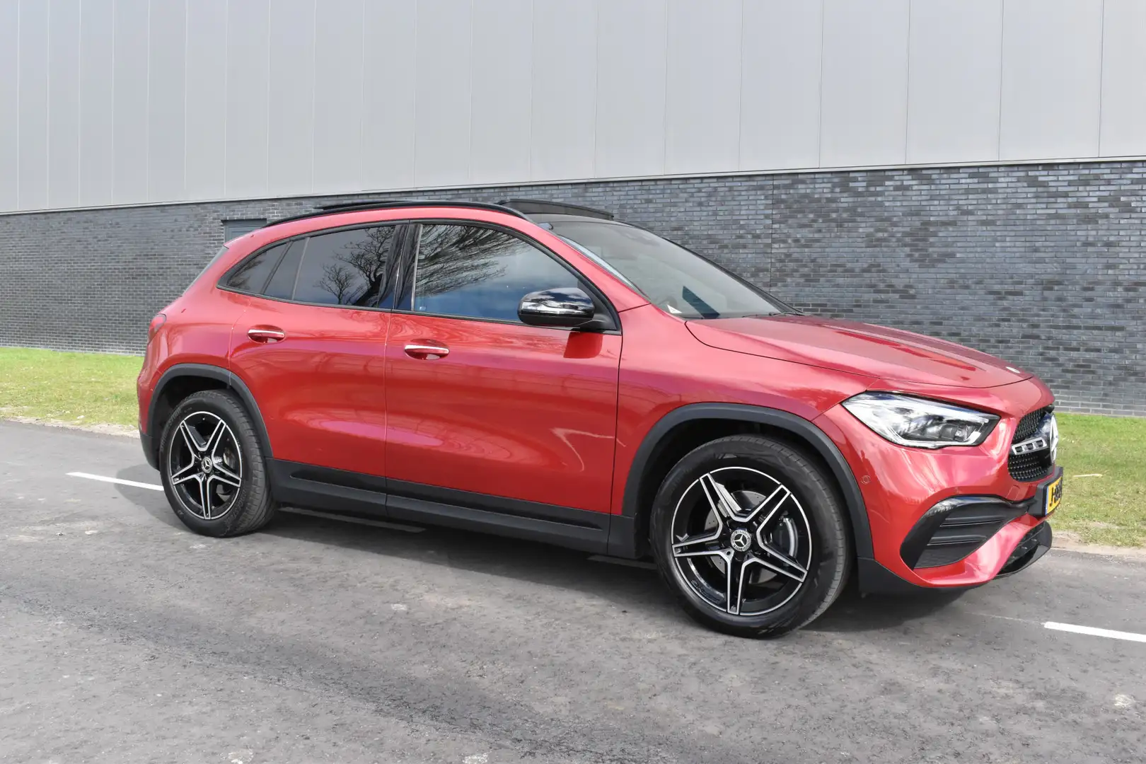 Mercedes-Benz GLA 200 Business Solution AMG Trekhaak el-achterklep Amg-p Rood - 2