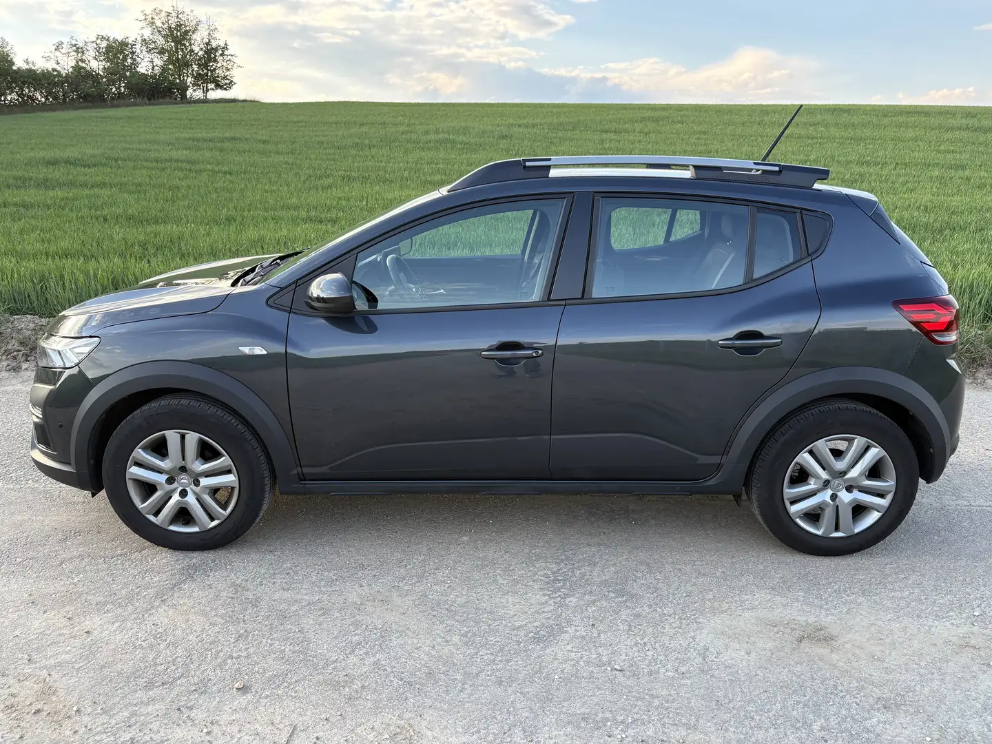 Dacia Sandero Sandero Stepway Comfort TCe 90 Stepway Comfort Grau - 2