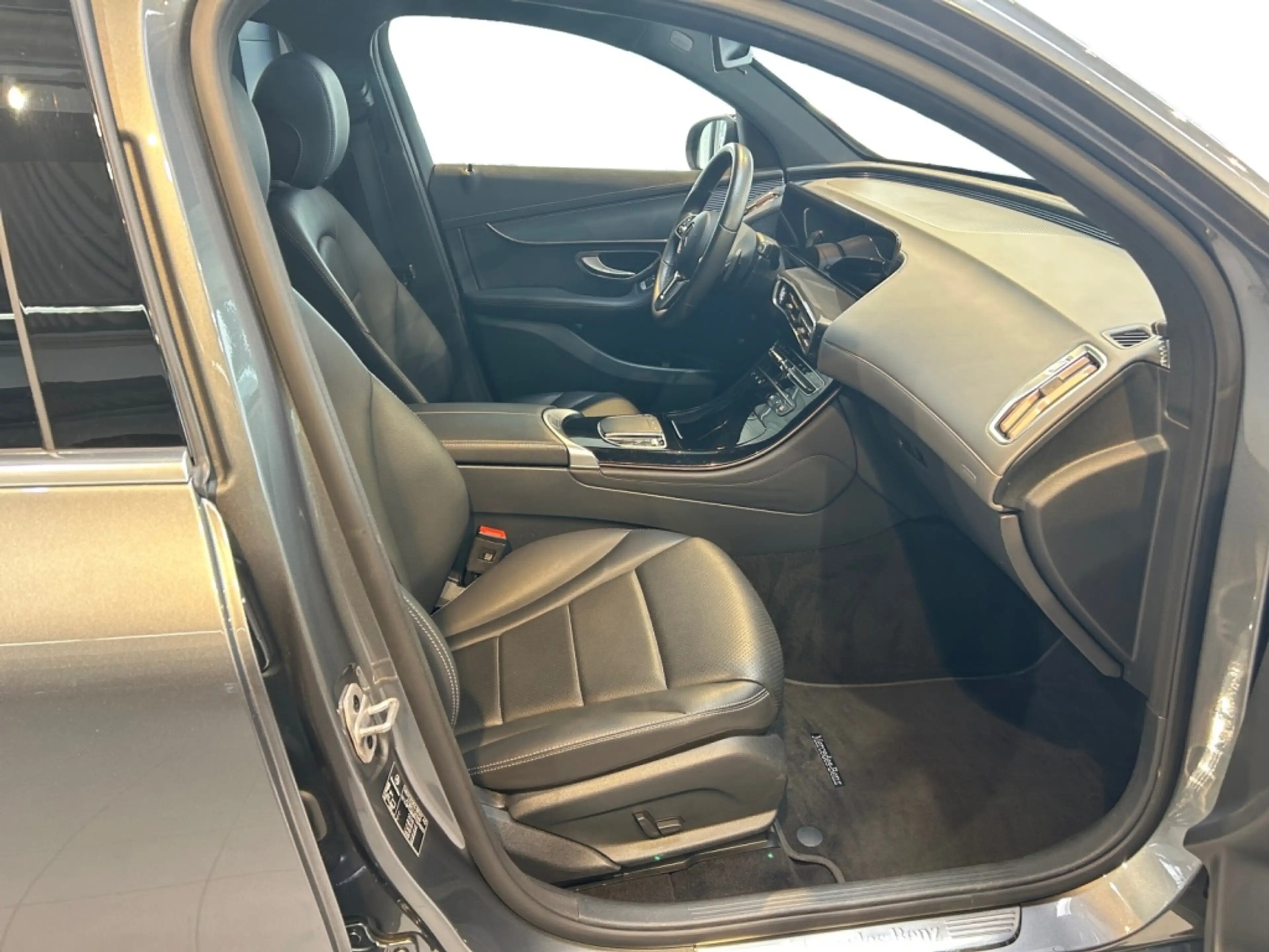 Mercedes-Benz EQC 400 4matic MBUX+MBeam+Cam+LED+Navi+AUT+Keyl — photo 11