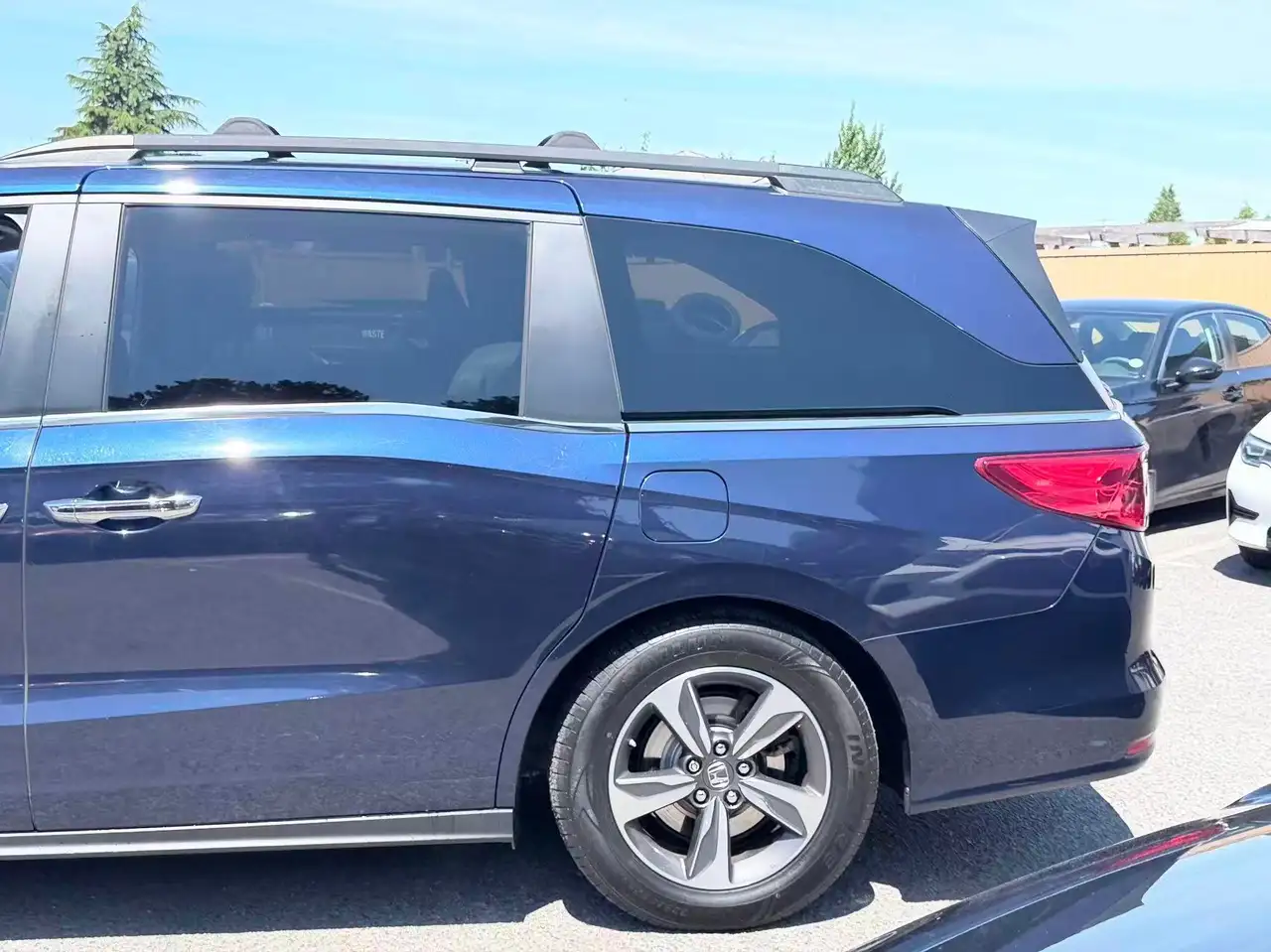 Honda Odyssey снимка Honda Odyssey