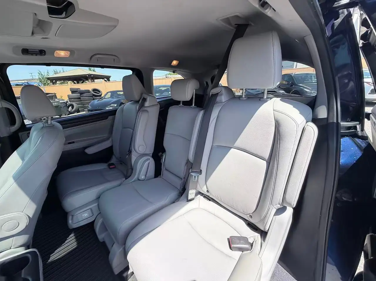 Honda Odyssey снимка Honda Odyssey