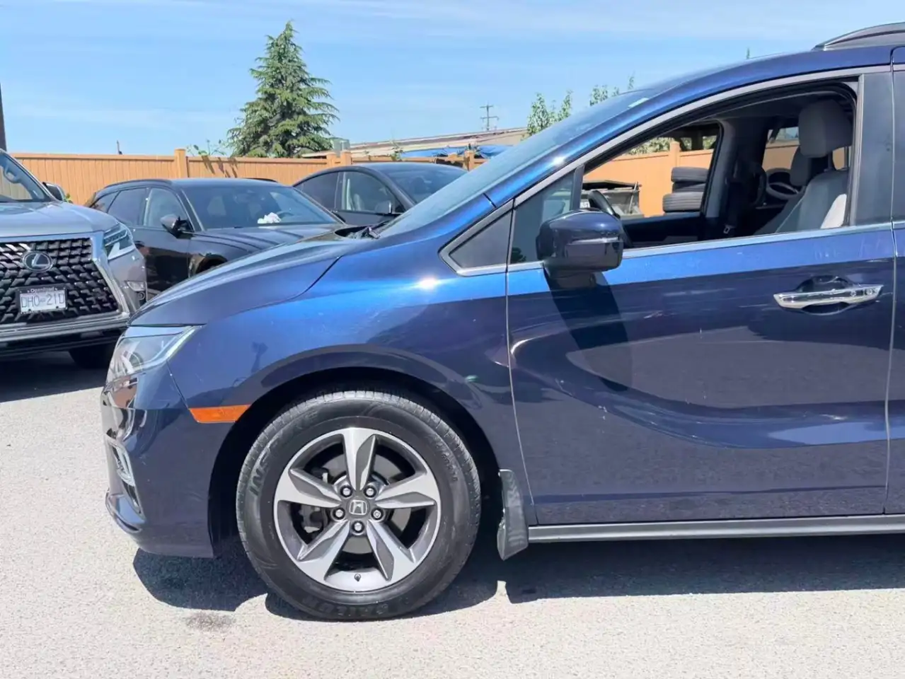 Honda Odyssey снимка Honda Odyssey