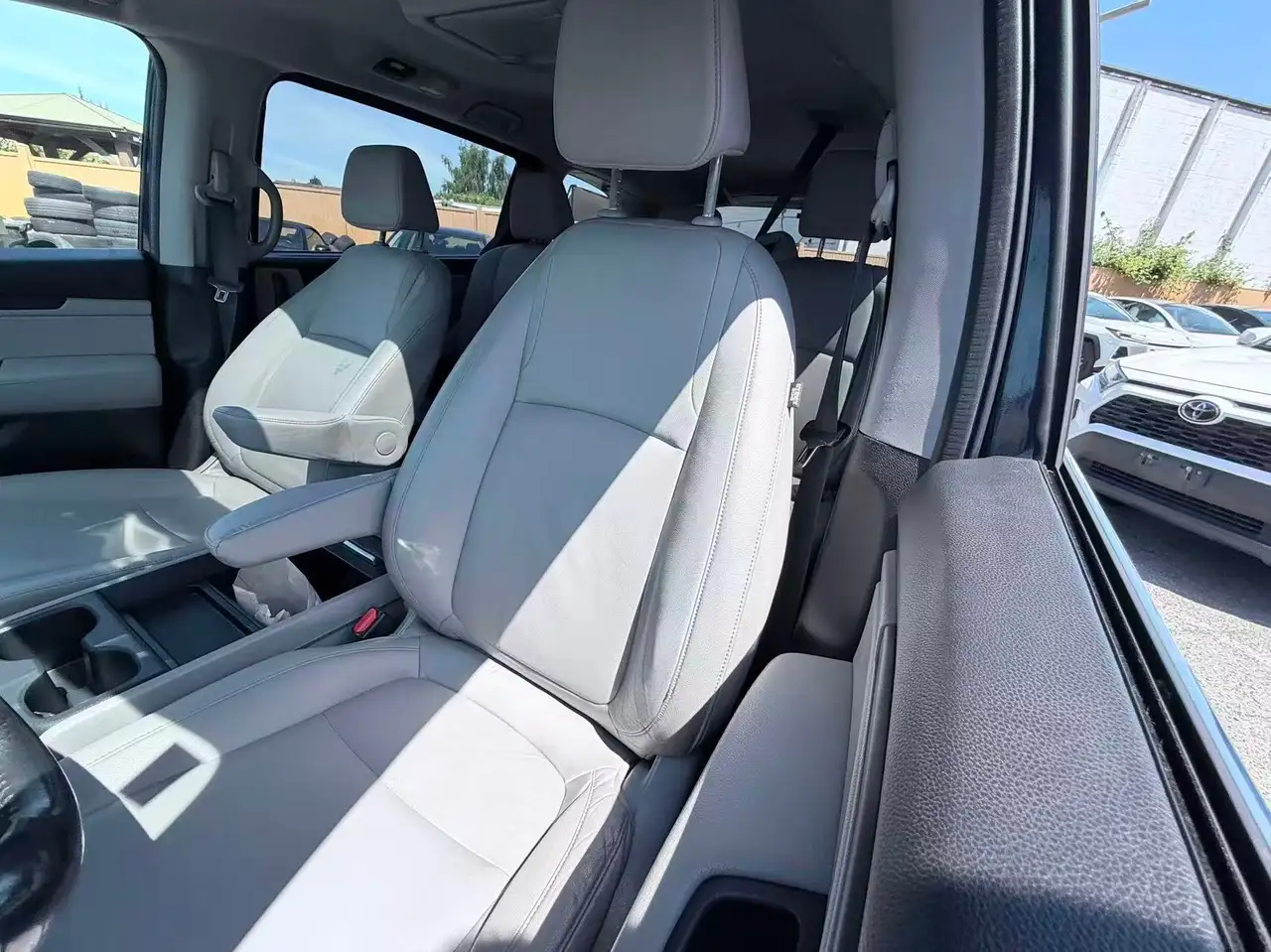 Honda Odyssey снимка Honda Odyssey