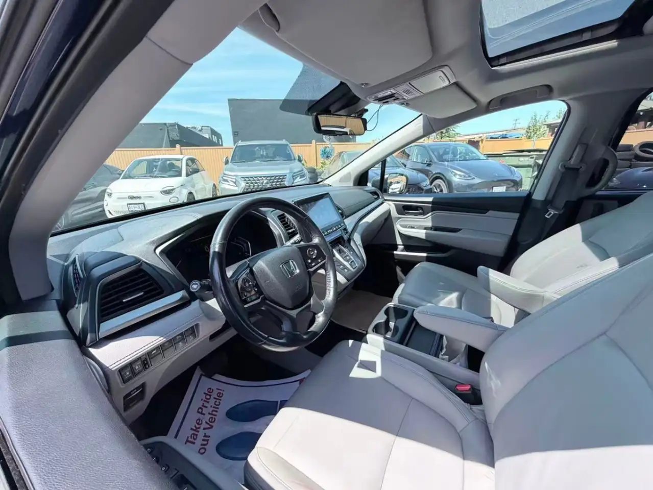 Honda Odyssey снимка Honda Odyssey