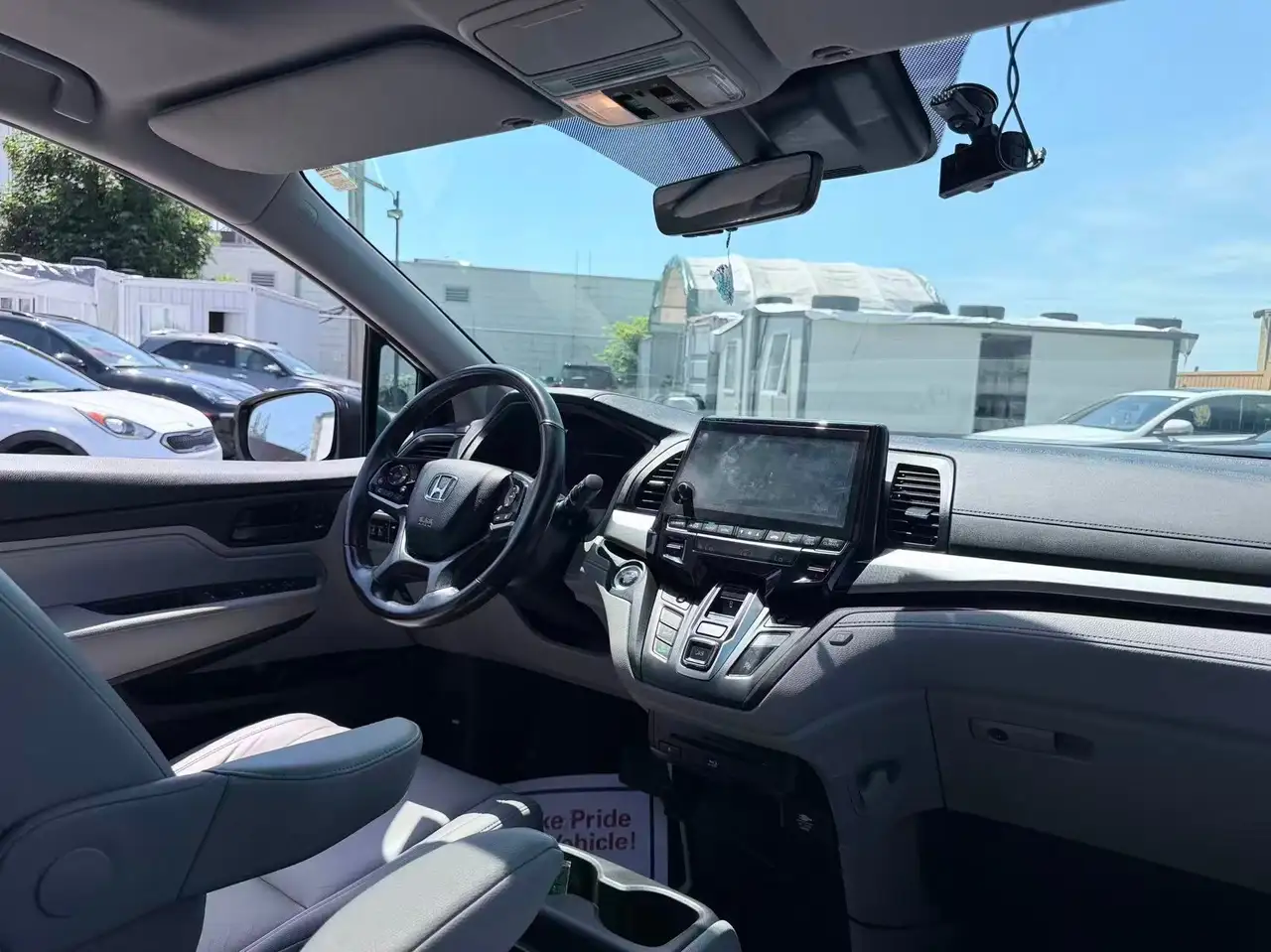 Honda Odyssey снимка Honda Odyssey
