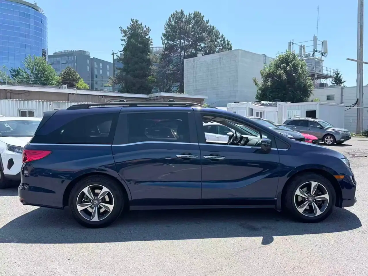 Honda Odyssey снимка Honda Odyssey