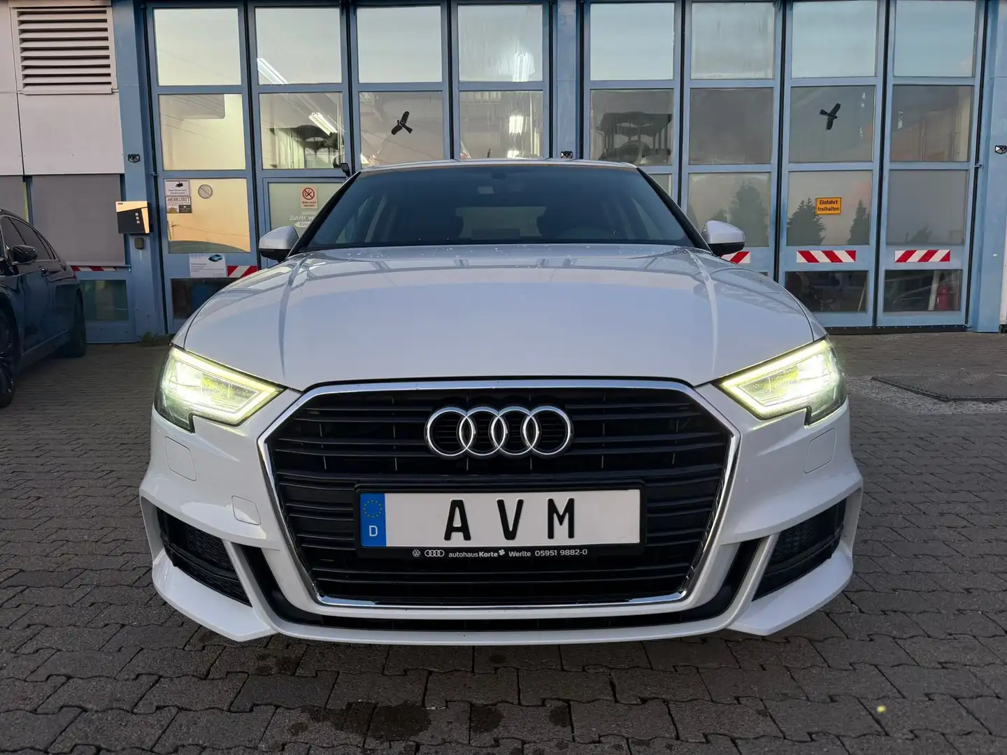 Audi A3 35 TFSI S-line, Automatik, Navi Weiß - 2