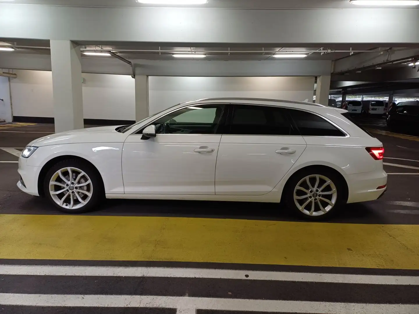 Audi A4 Avant 40TDI quattro sport Matrix LED*Panorama Weiß - 1