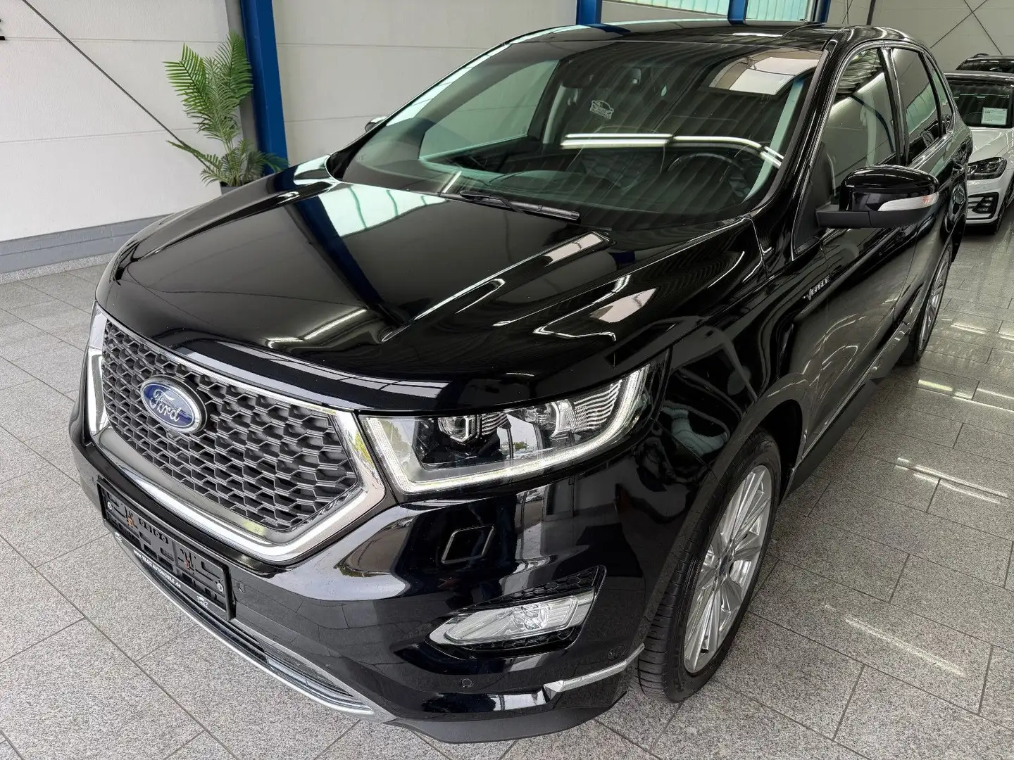 Ford Edge 2.0 TDCI*VIGNALE*4x4*LED*ACC*NAV*PANO*MMRY Schwarz - 2