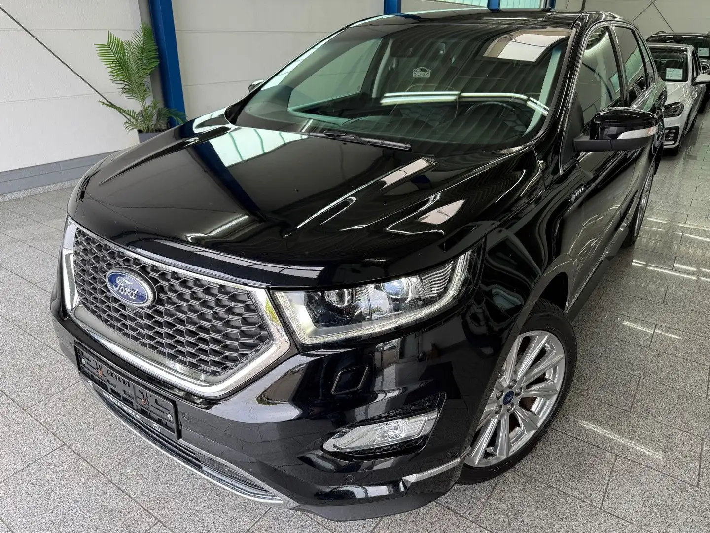 Ford Edge 2.0 TDCI*VIGNALE*4x4*LED*ACC*NAV*PANO*MMRY Schwarz - 1