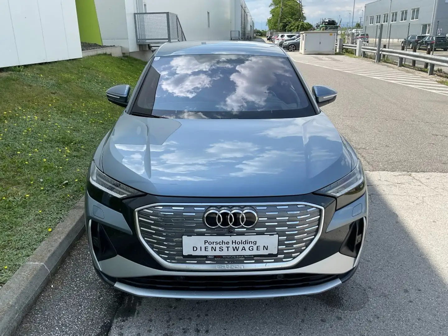 Audi e-tron Sportback 45 e-tron quattro business Modrá - 2