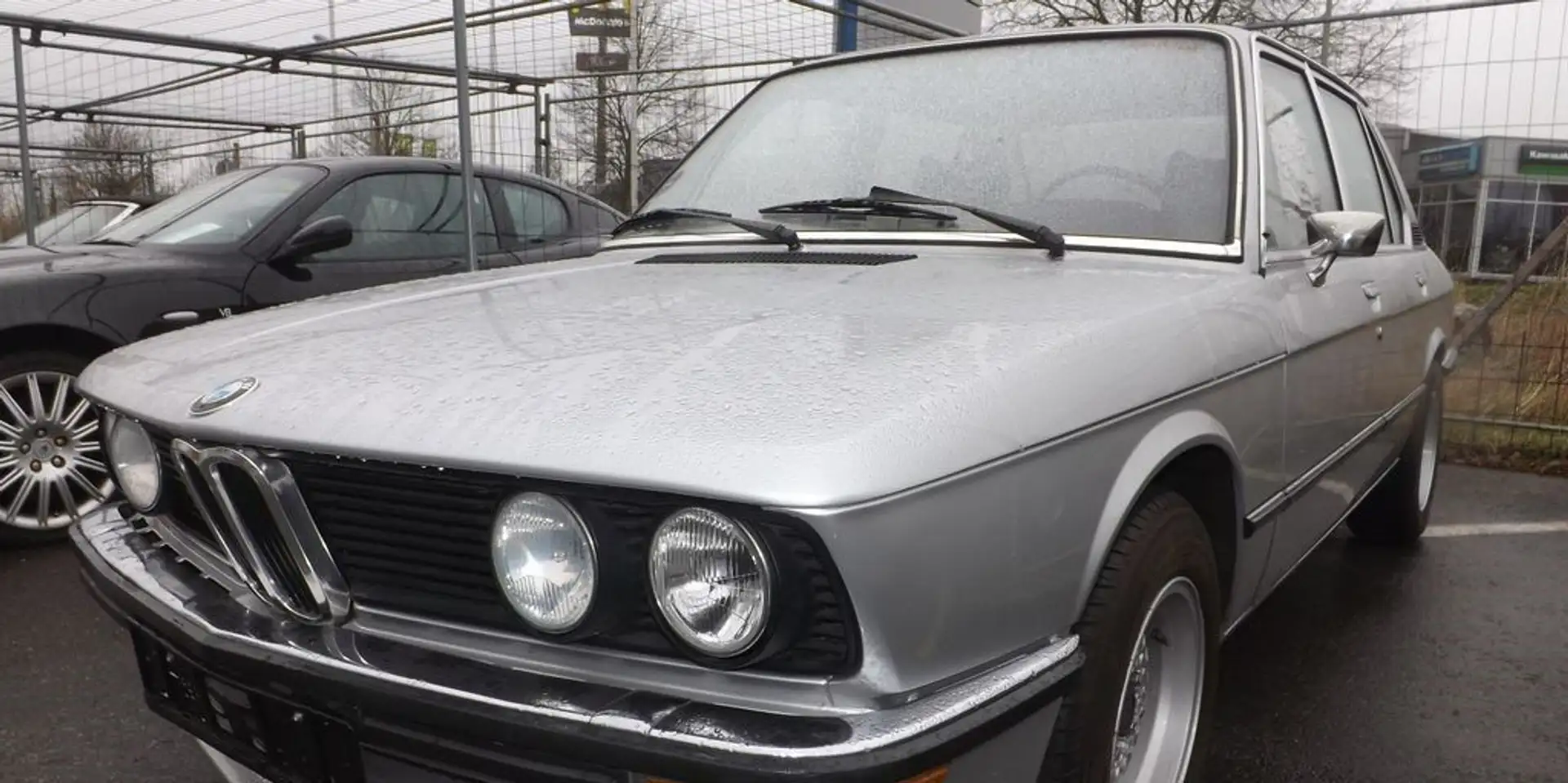 BMW 520 - erste Serie - restauriert - nur 85.000km! Silber - 1