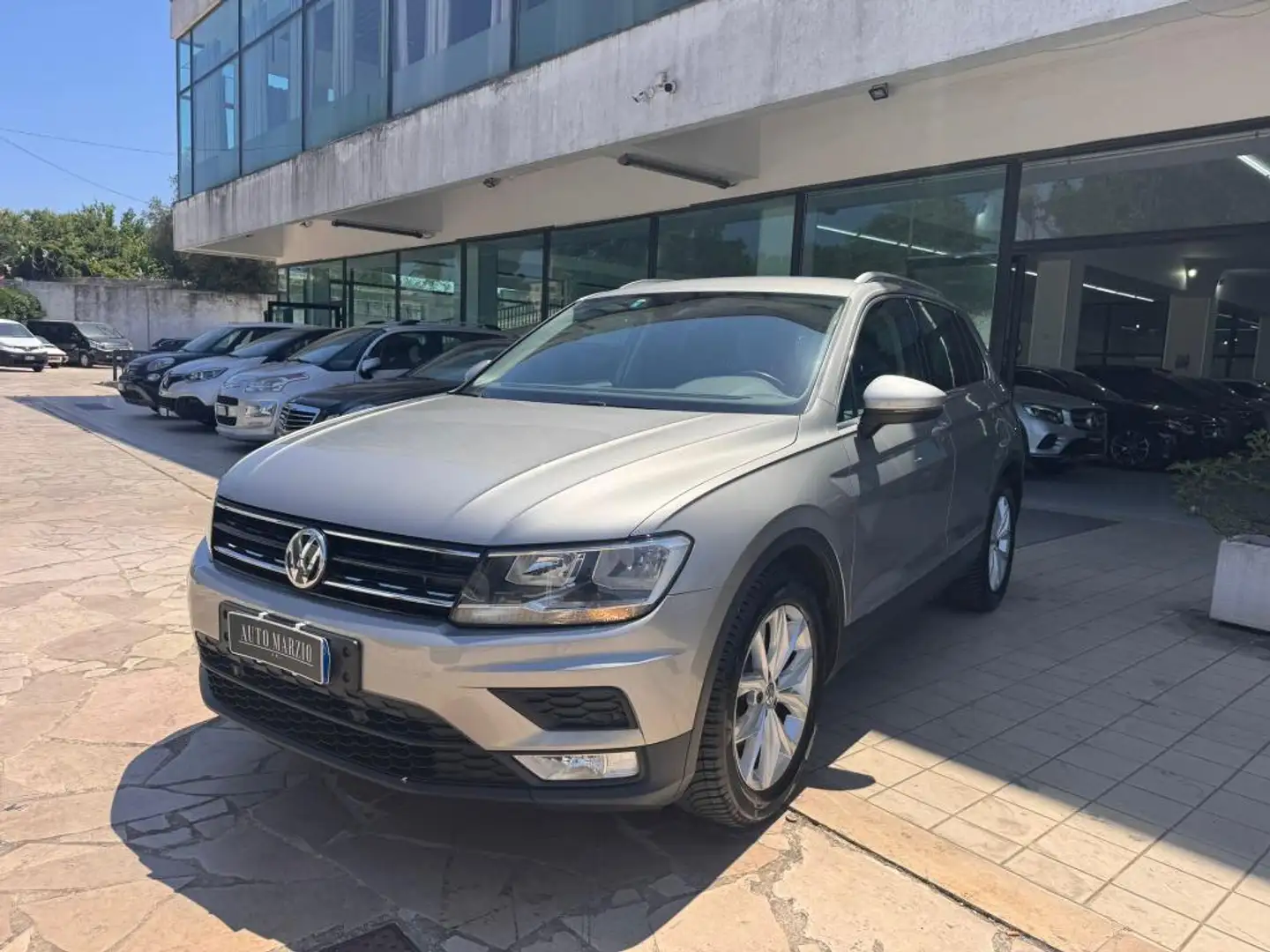 Volkswagen Tiguan 2.0 tdi Business 150cv dsg Gris - 1