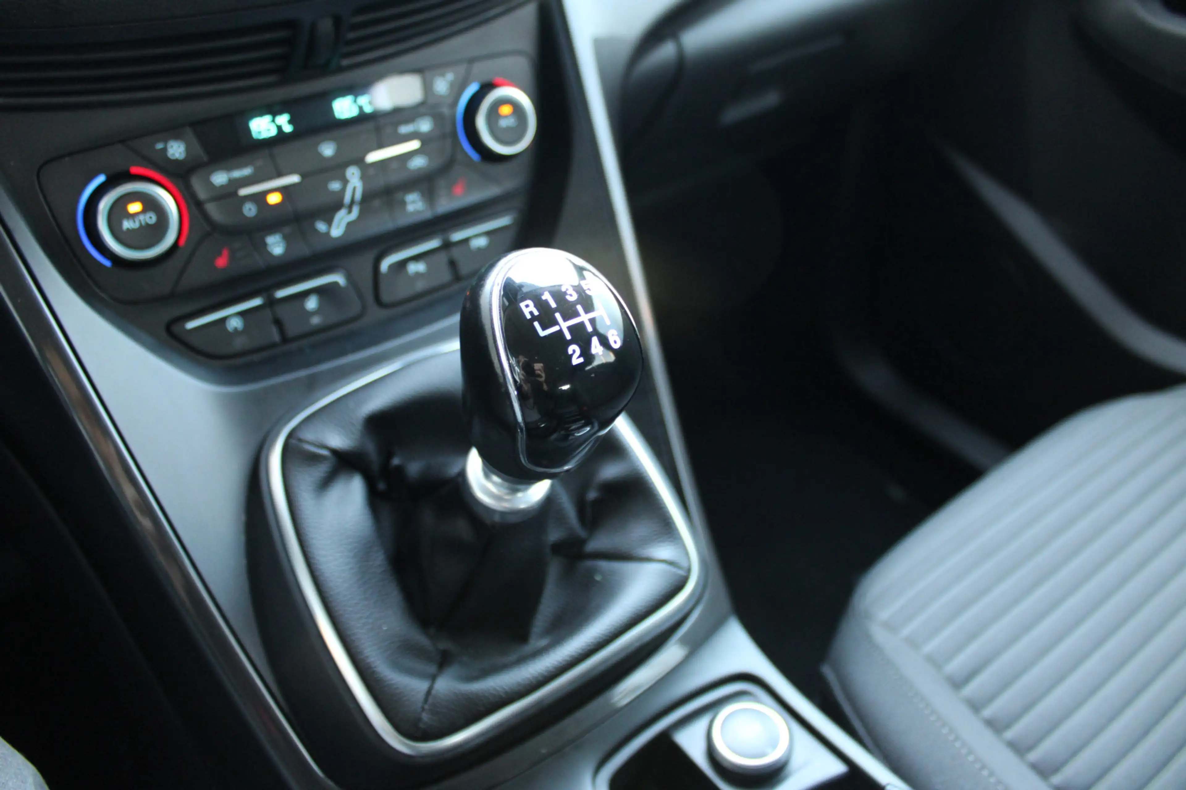 Ford C-Max 1.5 150 Pk Titanium 4 Cilinder Stuurverwarming Bli — photo 9