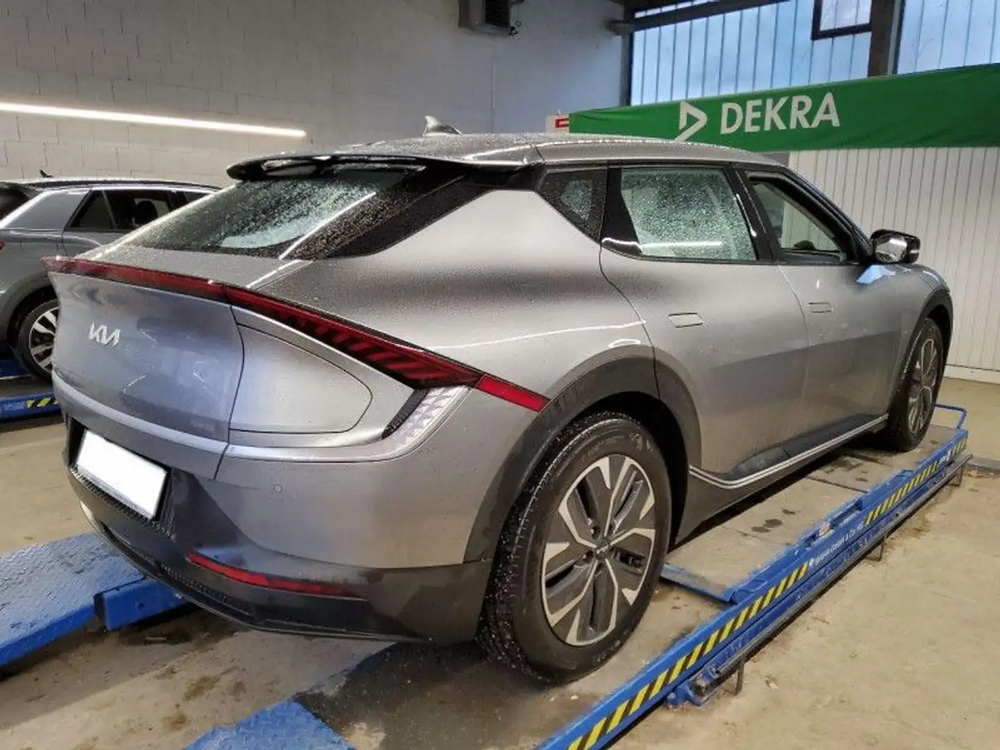 Kia EV6 77kWh ACC Kam Wärmep 19"Leder LED Nav Grau - 2