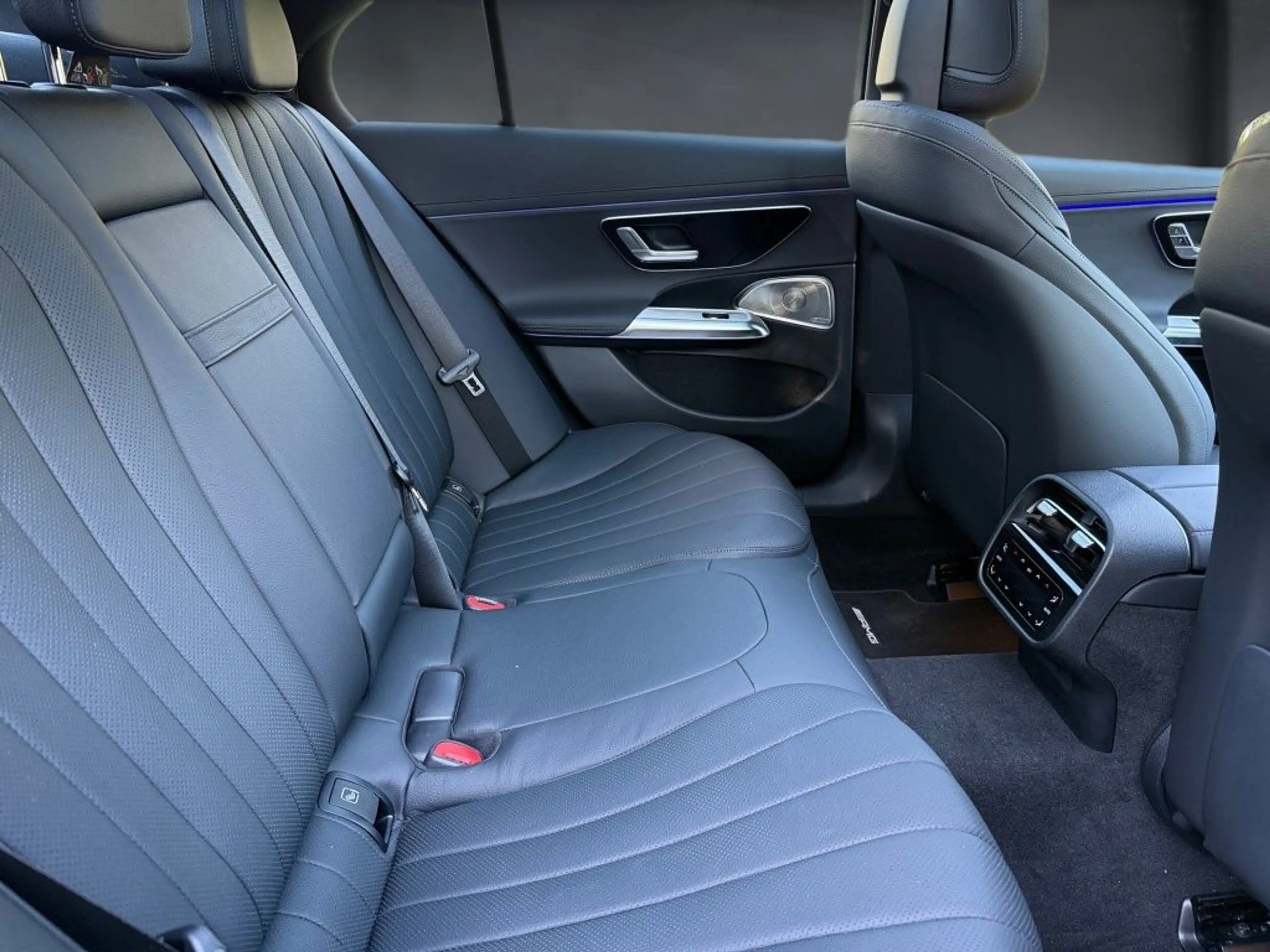 Mercedes-Benz E 400 e 4M AMG+PANO+LEDER+BURMESTER4D+SUPERSCR. — photo 13