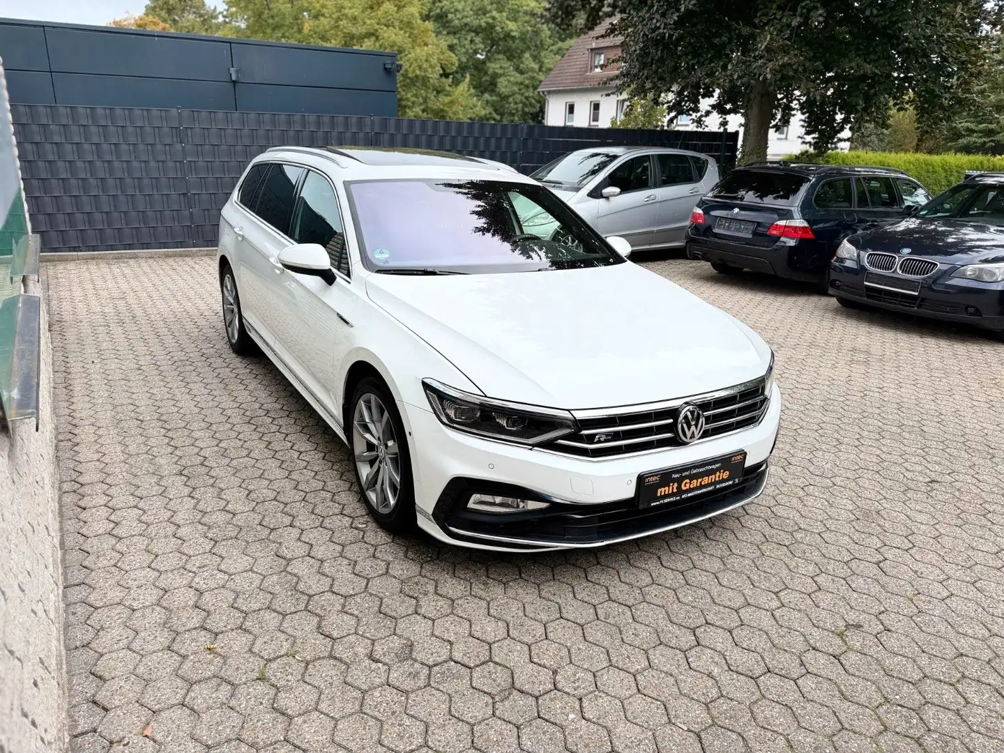 Volkswagen Passat Variant Elegance 4Motion   R LINE Weiß - 2