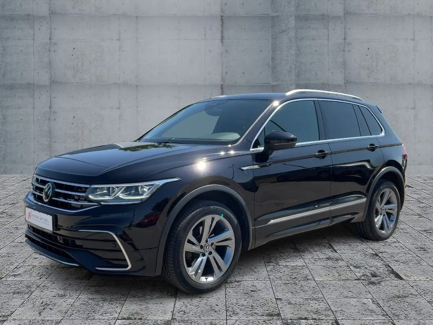 Volkswagen Tiguan 2.0 TDI 4M DSG R-LINE MATRIX+NAVI+AHK+ACC Schwarz - 2