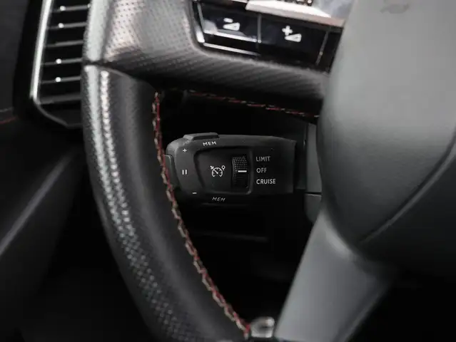 DS Automobiles DS 7 Crossback view 8