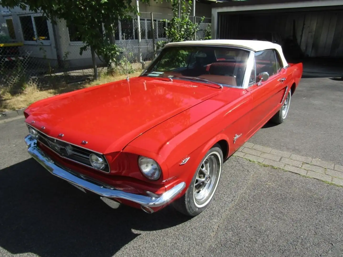 Ford Mustang V8 Convertible Rot - 1