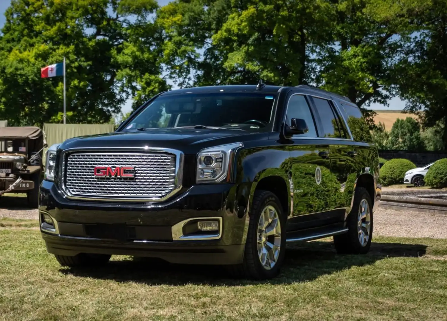 GMC Yukon SLT Schwarz - 1