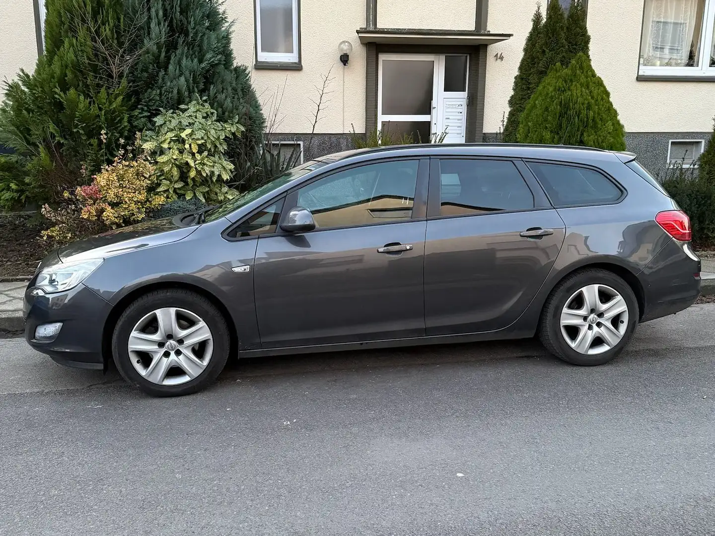 Opel Astra Astra 1.7 CDTI DPF Innovation Grau - 2
