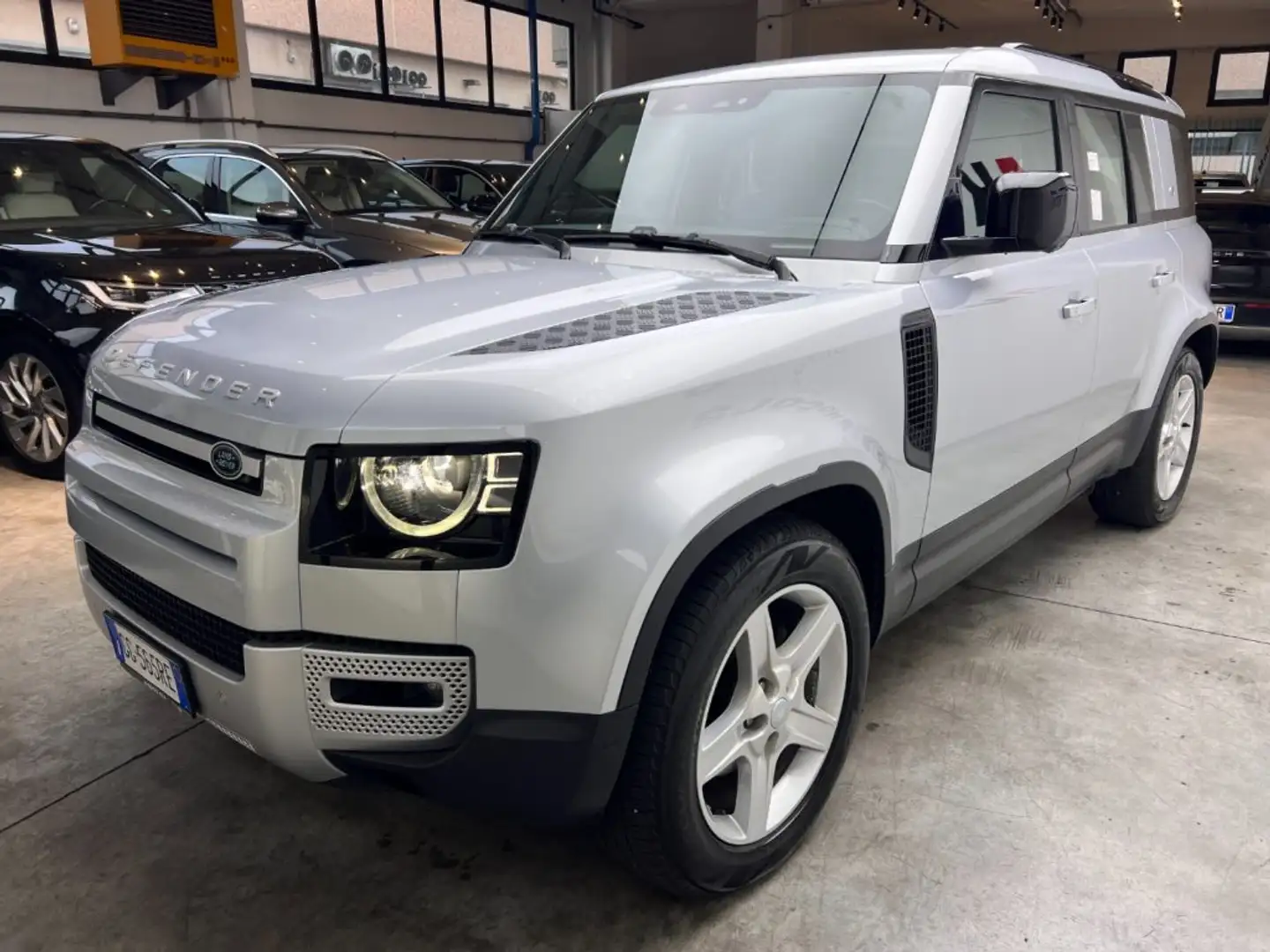 Land Rover Defender 110 3.0D I6 250 CV AWD Auto SE Silber - 2