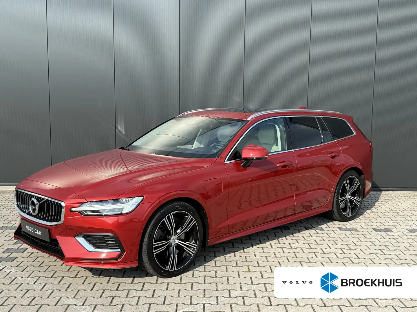 Volvo V60 T8 Twin Engine AWD Inscription | Trekhaak | Panora Oranje - 1