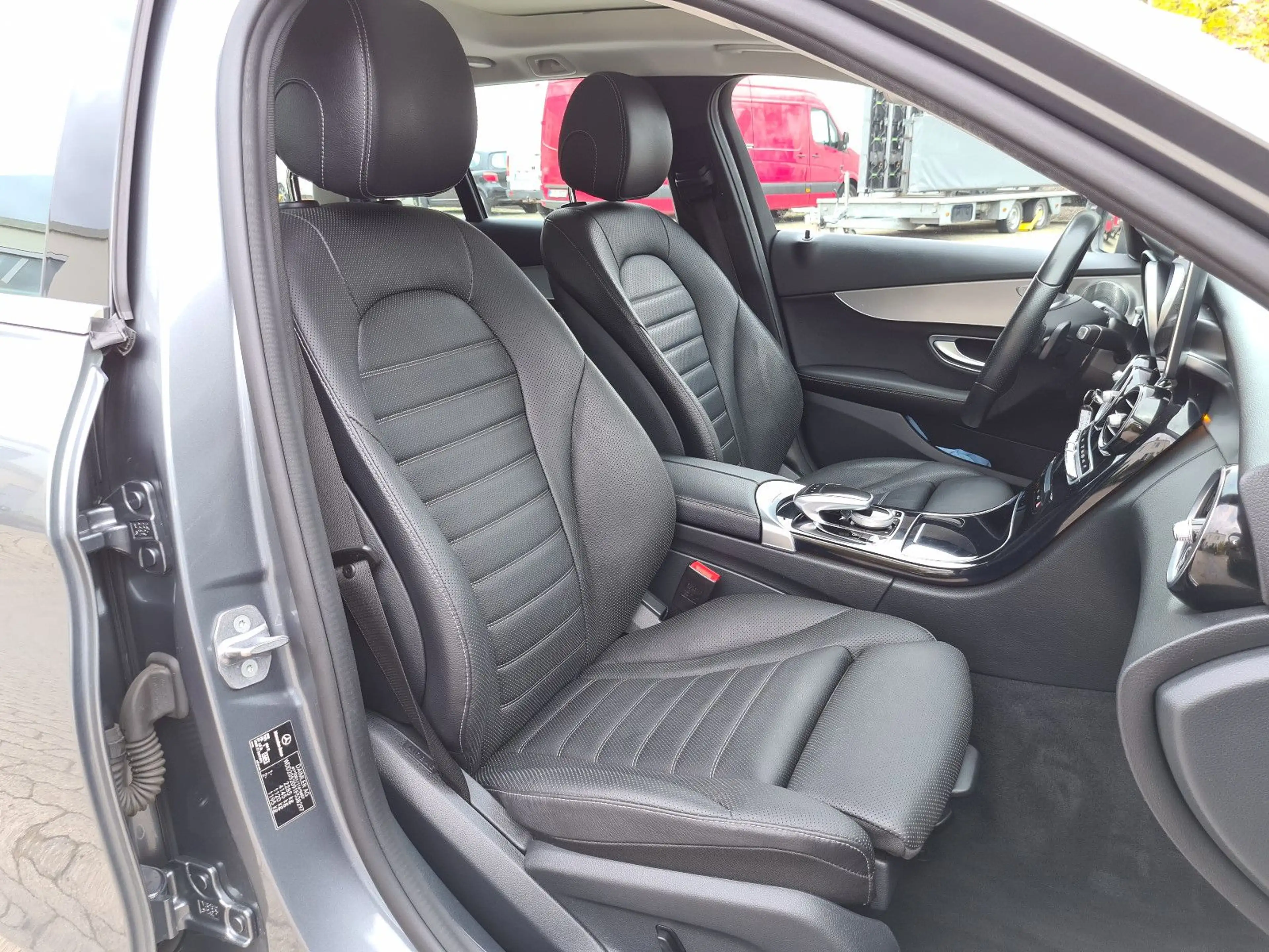 Mercedes-Benz C 250 d 4M AV 9G Autom. Pano Leder LED — photo 13