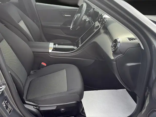 Mercedes-Benz C-Class view 14