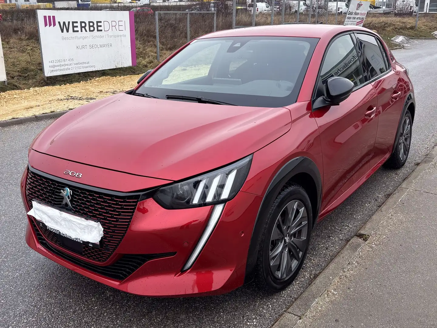 Peugeot e-208 GT Pack Rot - 1