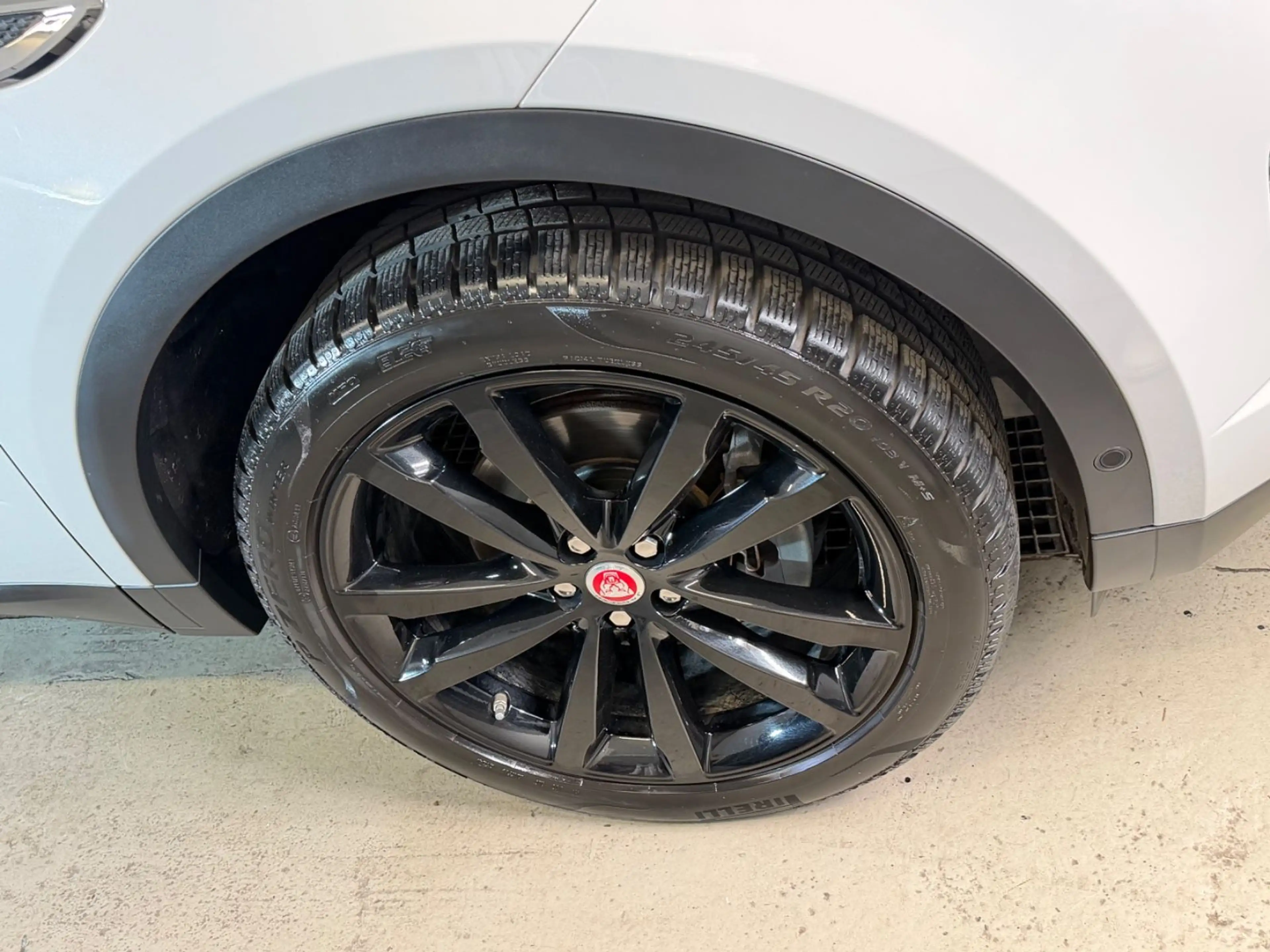 Jaguar E-Pace E-PACE AWD Superzustand ! — photo 15