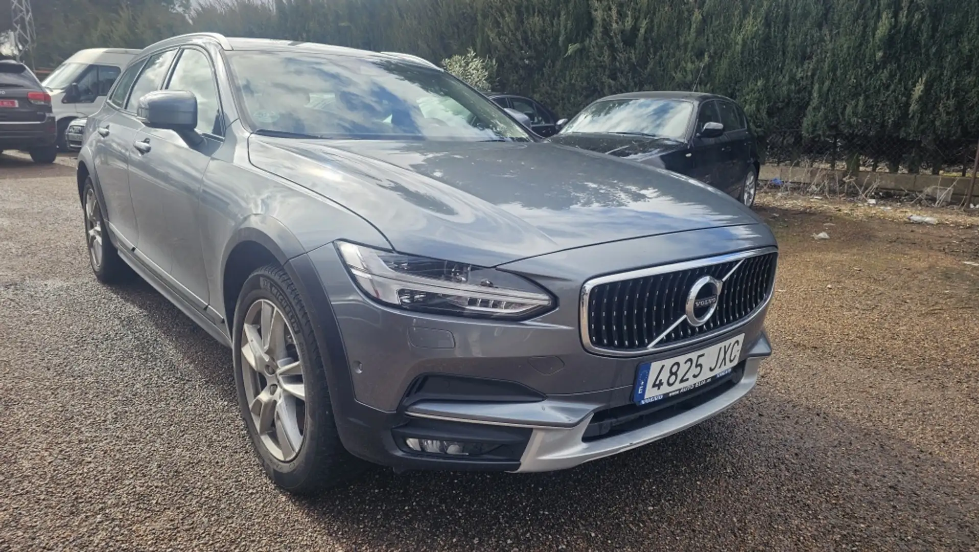 Volvo V90 Cross Country D4 Pro AWD Aut. Gris - 2
