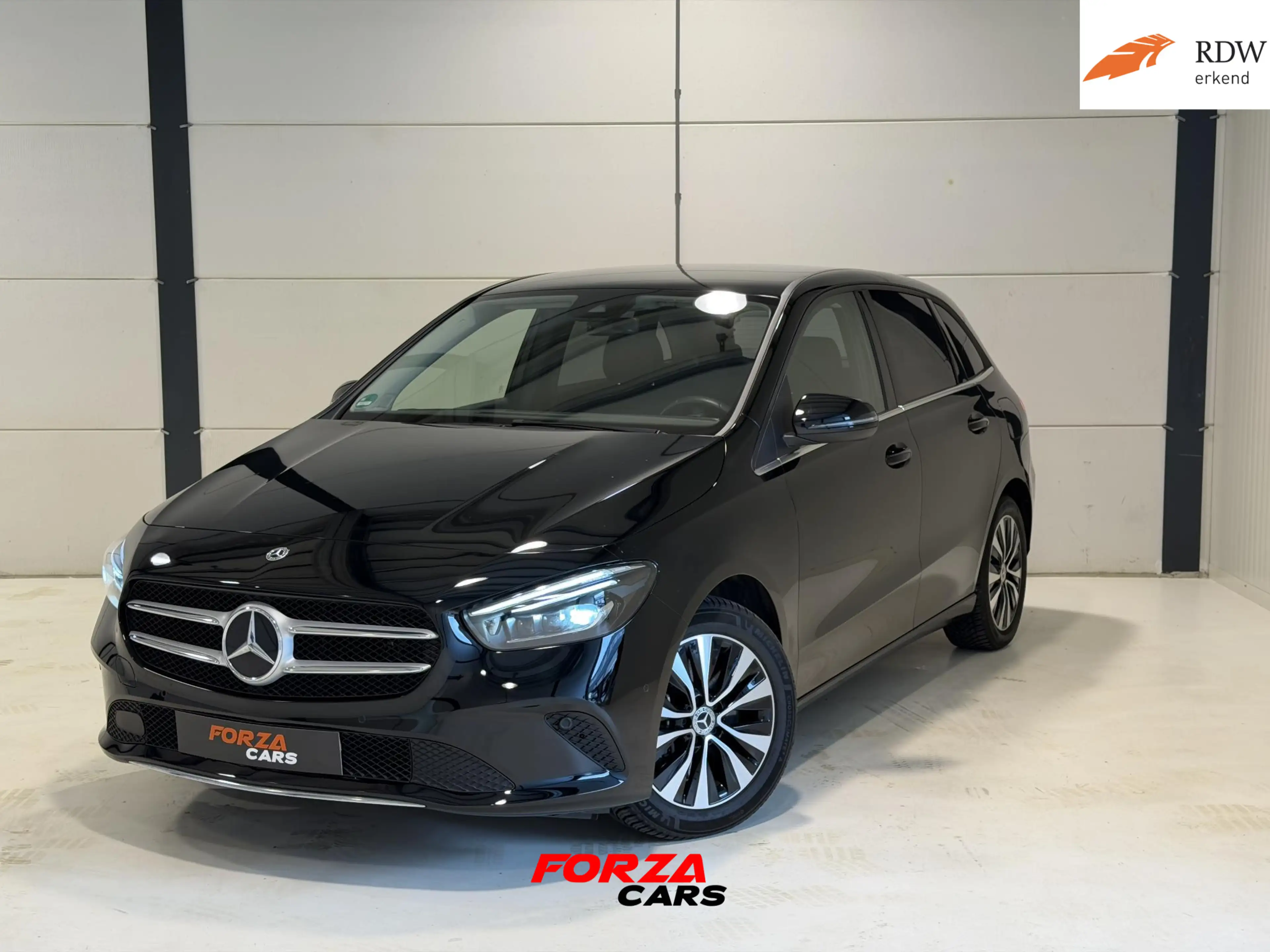 Mercedes-Benz B 250 e Luxury Line | Camera | Trekhaak