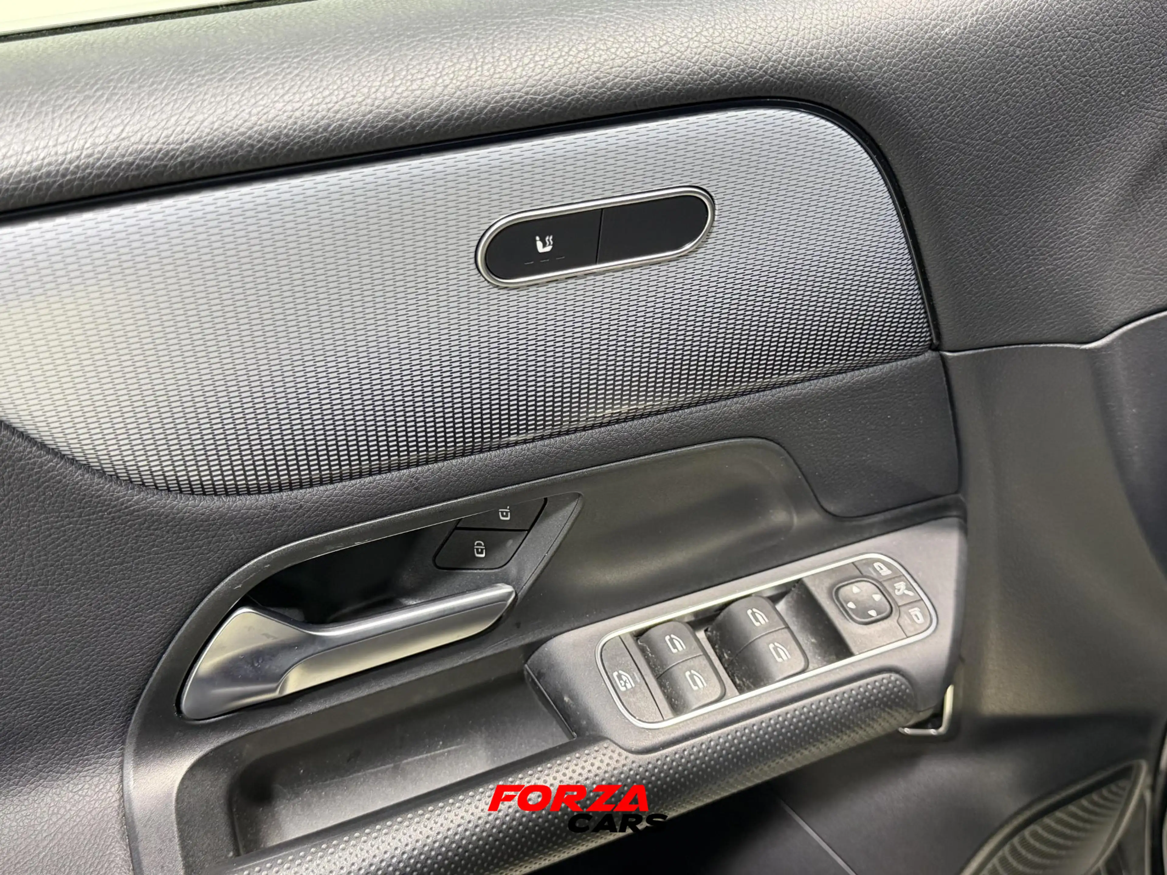 Mercedes-Benz B 250 e Luxury Line | Camera | Trekhaak — photo 13