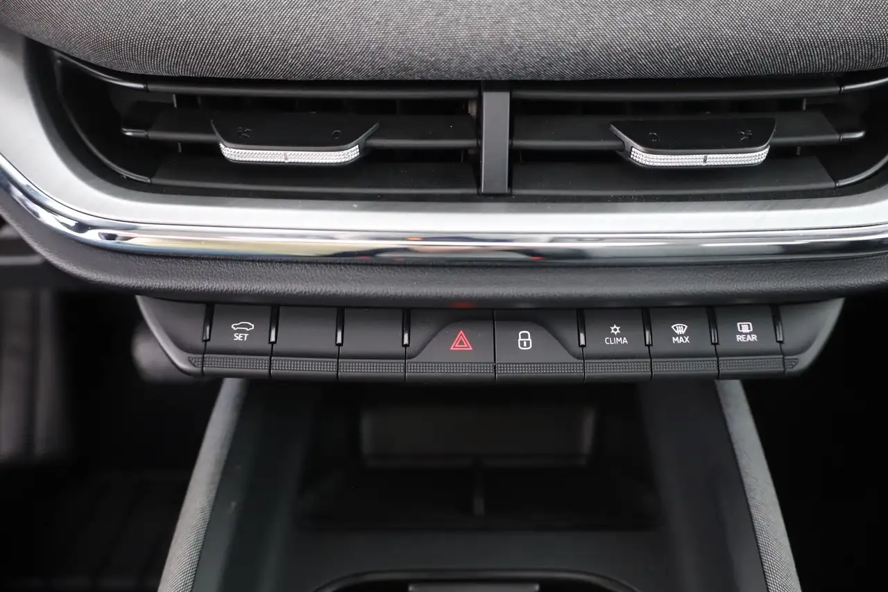 Skoda Enyaq 50 Loft Panorama Sitzheizung Kamera AHK, миниатюра 12