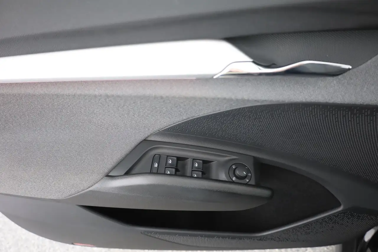 Skoda Enyaq 50 Loft Panorama Sitzheizung Kamera AHK, миниатюра 21