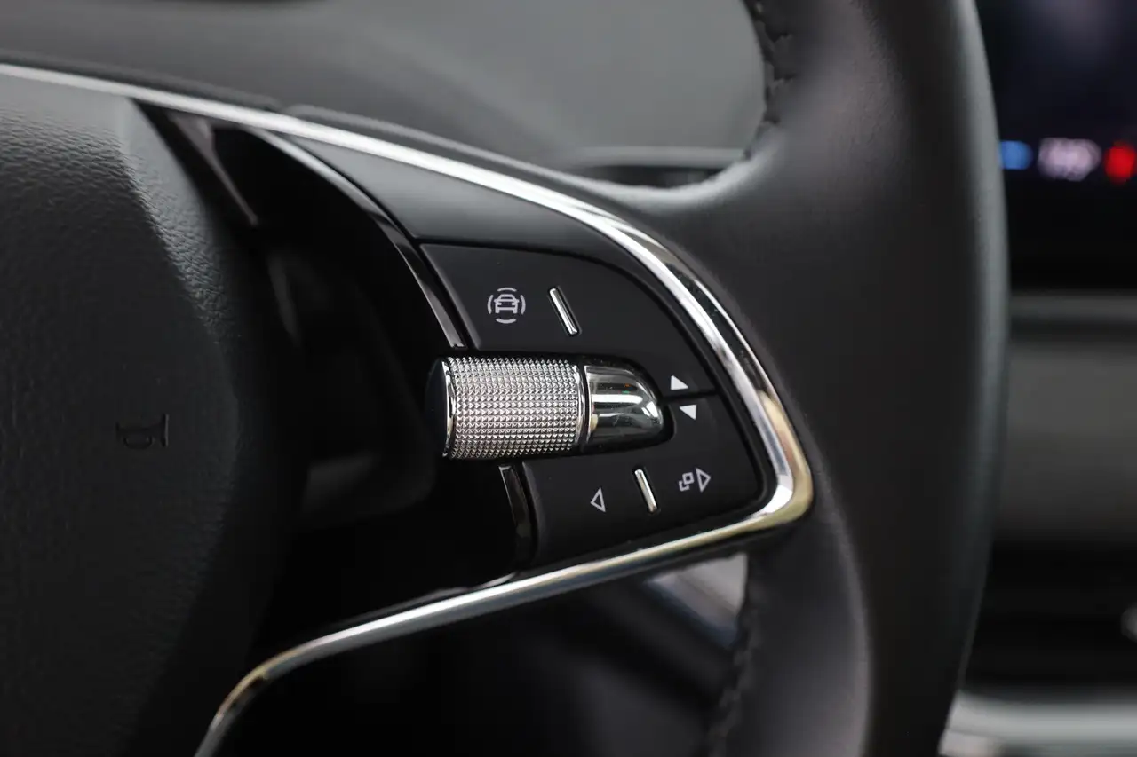 Skoda Enyaq 50 Loft Panorama Sitzheizung Kamera AHK, миниатюра 16