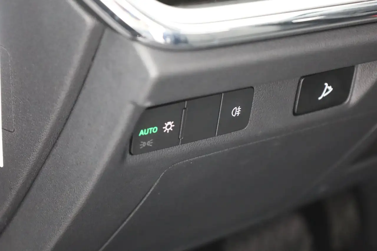Skoda Enyaq 50 Loft Panorama Sitzheizung Kamera AHK, миниатюра 20